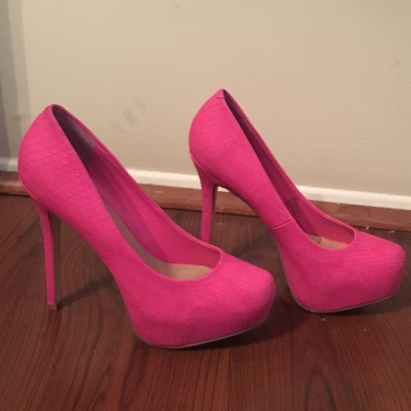 Steve Madden Fuchsia Nala pump - Picture 2 of 5